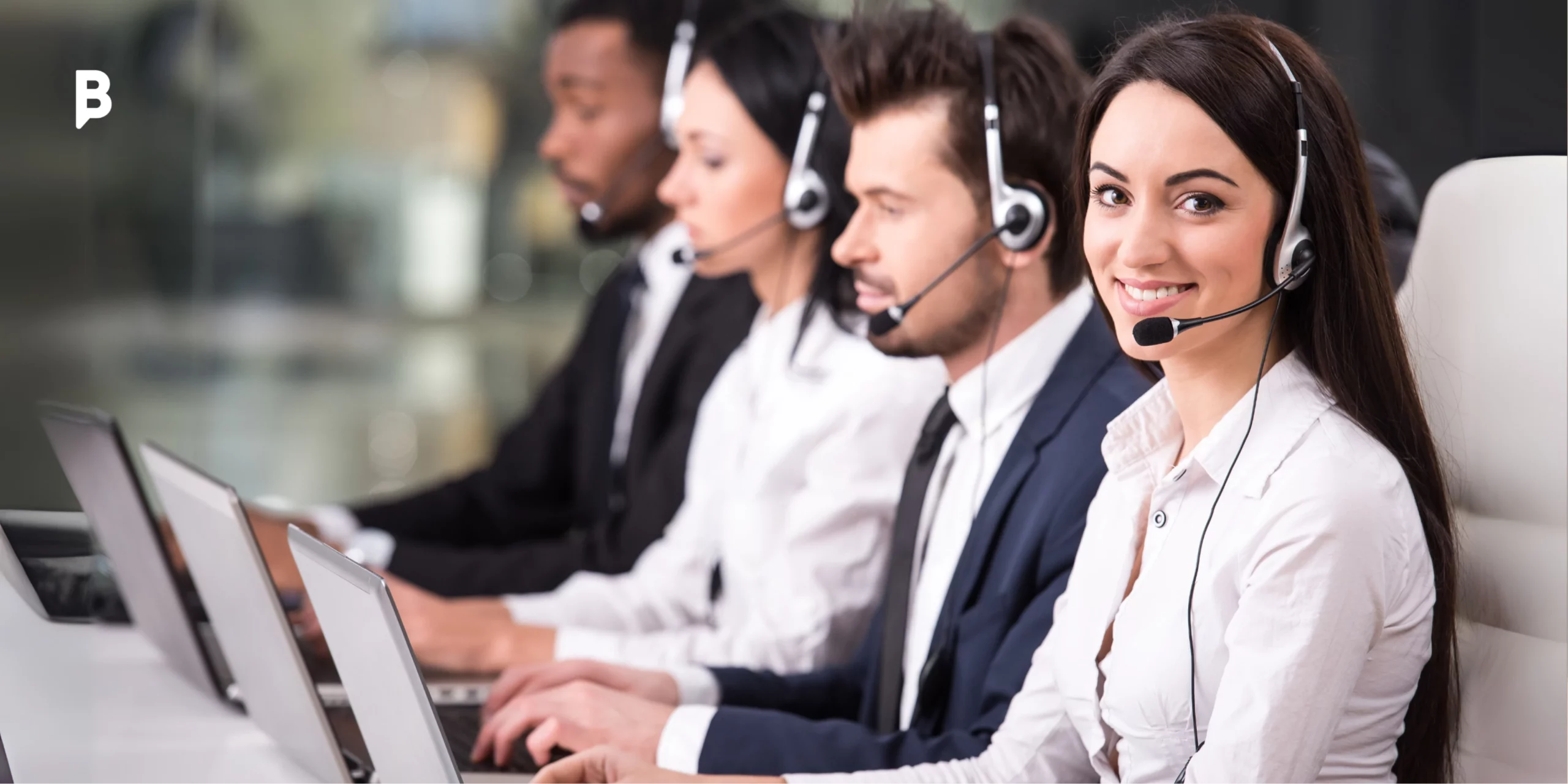 Equipo de call center bilingüe de SA-Dental para clínicas dentales